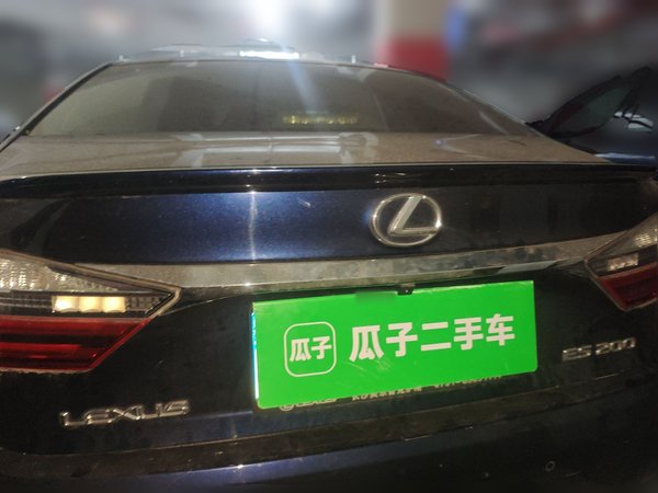 Lexus ES 2015, 77000 км, за 15806 USD