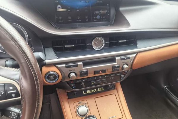 Lexus ES 2015, 112200 км, за 18160 USD - фото 16