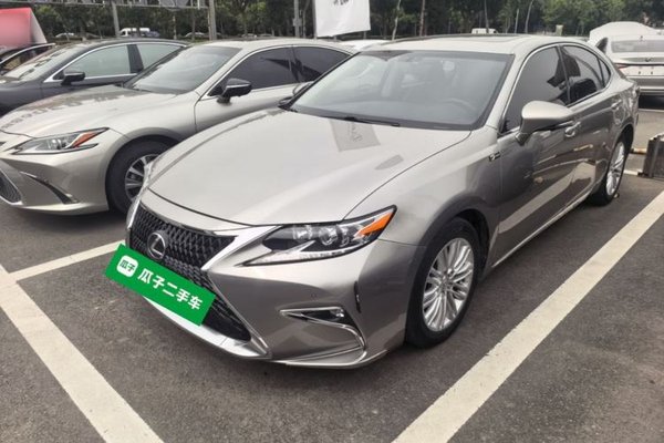 Lexus ES · 2015 год