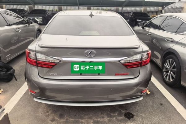 Lexus ES 2015, 112200 км, за 18160 USD