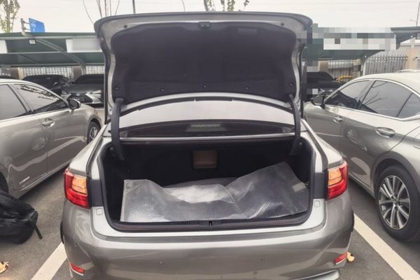 Lexus ES 2015, 112200 км, за 18160 USD - фото 22