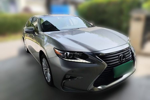 Lexus ES 2015, 101100 км, за 16712 USD
