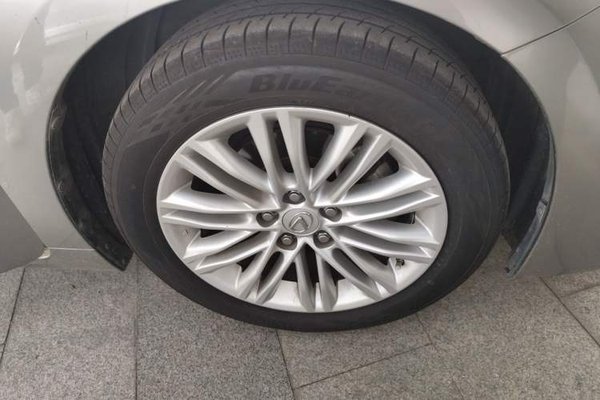Lexus ES 2015, 101100 км, за 16712 USD - фото 10