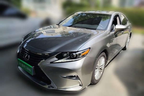 Lexus ES · 2015 год