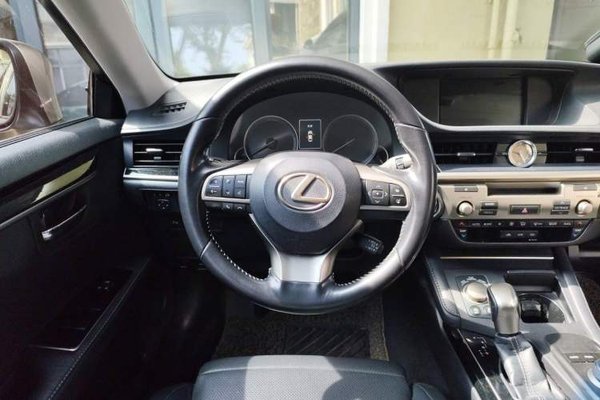 Lexus ES 2015, 101100 км, за 16712 USD - фото 11