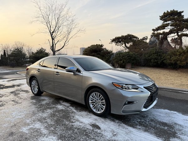 Lexus ES 2015, 126000 км, за 16017 USD