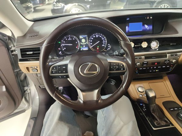 Lexus ES 2015, 126000 км, за 16017 USD - фото 10