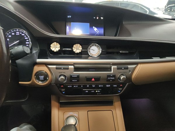 Lexus ES 2015, 126000 км, за 16017 USD - фото 12