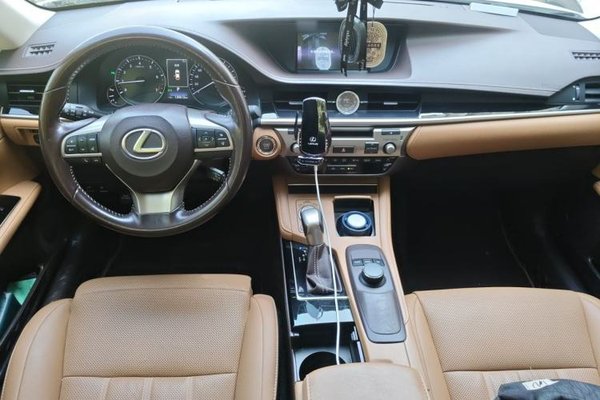 Lexus ES 2015, 130600 км, за 14451 USD - фото 6