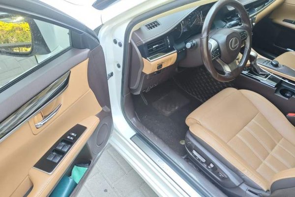 Lexus ES 2015, 130600 км, за 14451 USD - фото 13