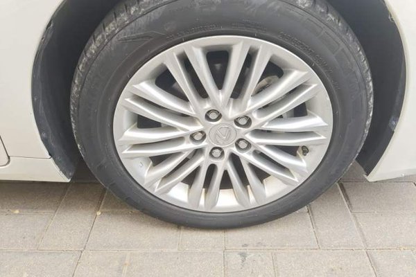 Lexus ES 2015, 130600 км, за 14451 USD