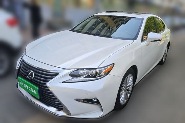 Lexus ES · 2015 год