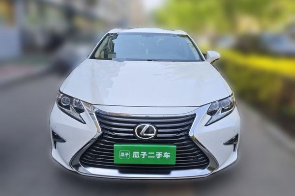 Lexus ES 2015, 130600 км, за 14451 USD