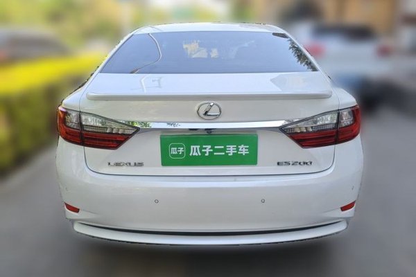 Lexus ES 2015, 130600 км, за 14451 USD