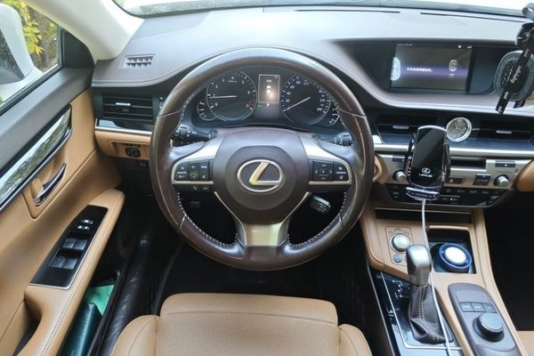 Lexus ES 2015, 130600 км, за 14451 USD - фото 7