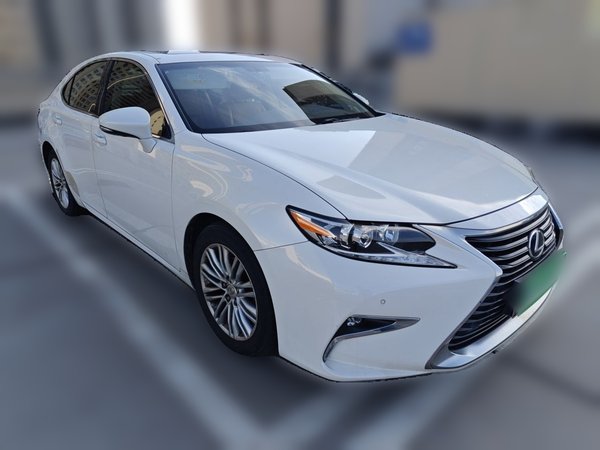 Lexus ES 2015, 194800 км, за 14910 USD