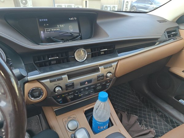 Lexus ES 2015, 194800 км, за 14910 USD - фото 12