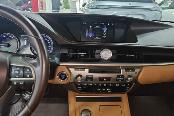 Lexus ES 2017, за 22972 USD - фото 17