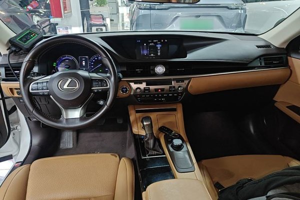 Lexus ES 2017, за 22972 USD - фото 14