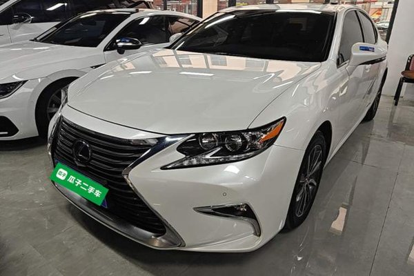 Lexus ES · 2017 год