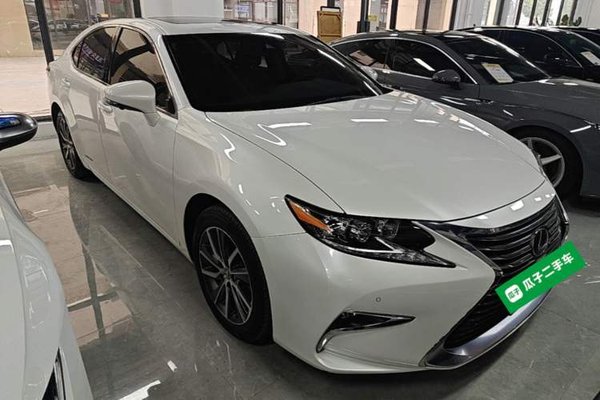 Lexus ES 2017, за 22972 USD