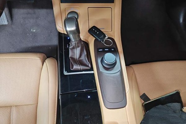Lexus ES 2017, за 22972 USD - фото 18
