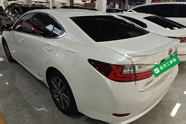 Lexus ES 2017, за 22972 USD