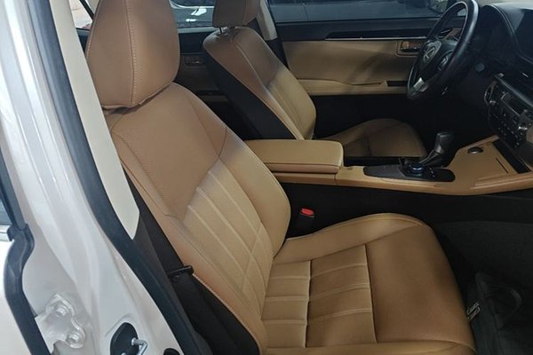 Lexus ES 2017, за 22972 USD
