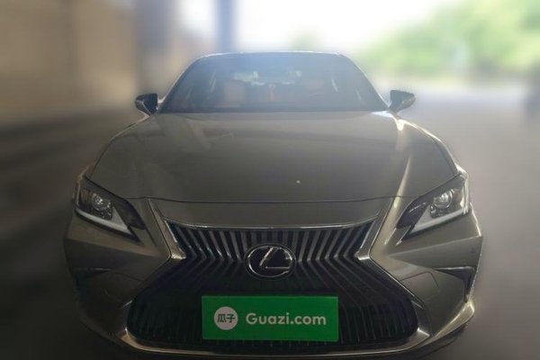 Lexus ES 2018, 188700 км, за 20772 USD
