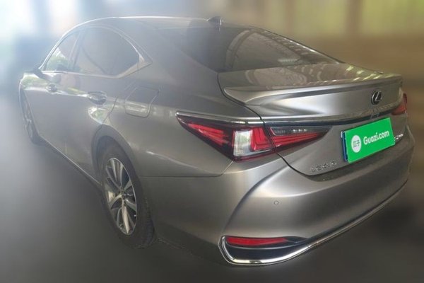 Lexus ES 2018, 188700 км, за 20772 USD
