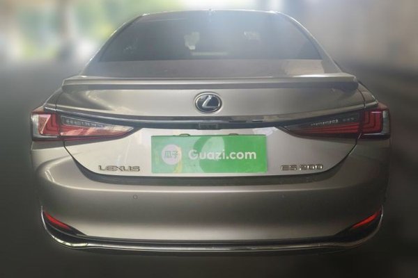 Lexus ES 2018, 188700 км, за 20772 USD