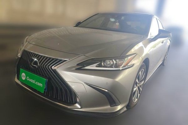 Lexus ES · 2018 год