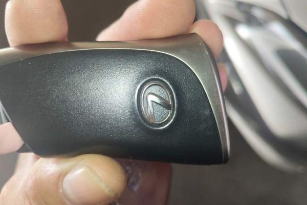 Lexus ES 2018, 188700 км, за 20772 USD - фото 17