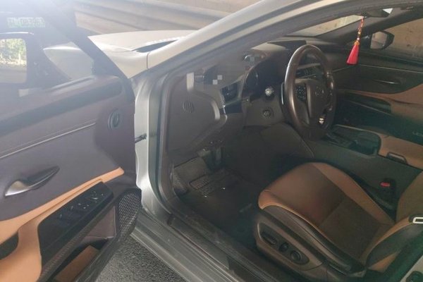 Lexus ES 2018, 188700 км, за 20772 USD - фото 19