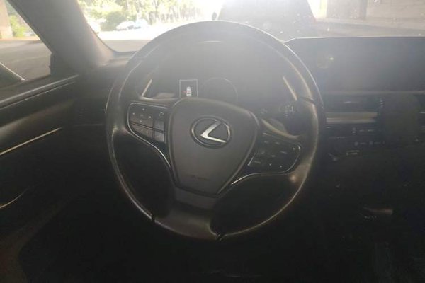 Lexus ES 2018, 188700 км, за 20772 USD - фото 9