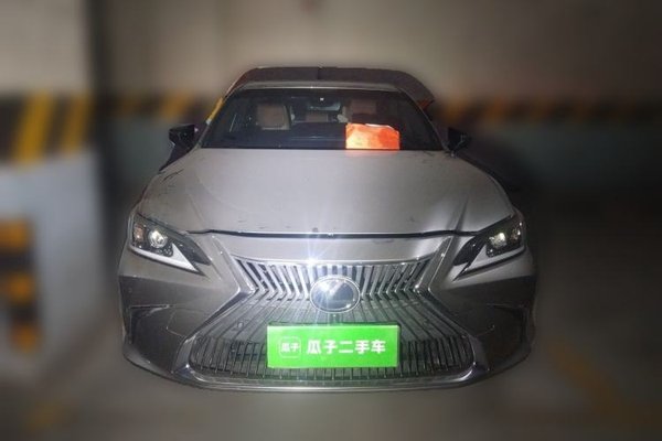 Lexus ES 2018, 17100 км, за 24097 USD