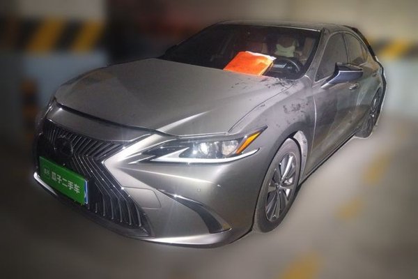 Lexus ES · 2018 год