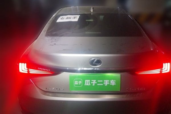 Lexus ES 2018, 17100 км, за 24097 USD