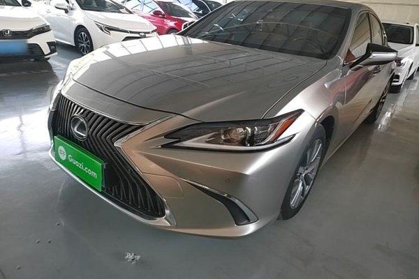 Lexus ES · 2018 год