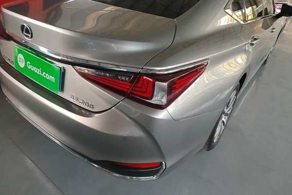 Lexus ES 2018, 94400 км, за 22924 USD - фото 9