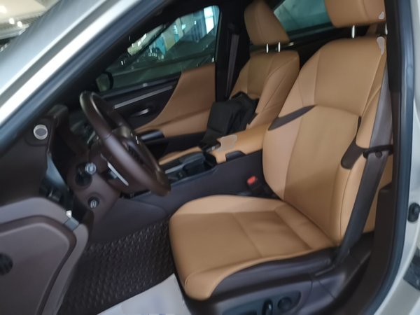 Lexus ES 2018, 98900 км, за 25349 USD - фото 18