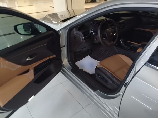 Lexus ES 2018, 98900 км, за 25349 USD - фото 19