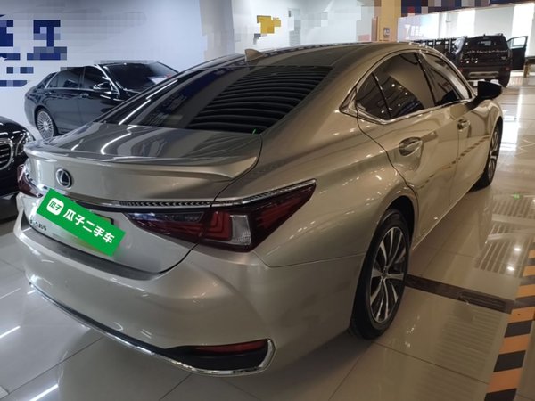 Lexus ES 2018, 98900 км, за 25349 USD - фото 6