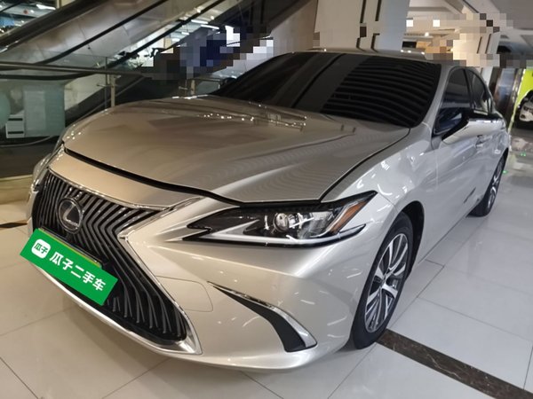 Lexus ES · 2018 год