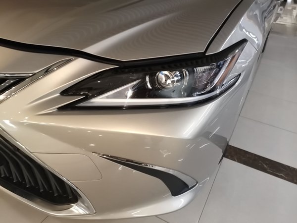 Lexus ES 2018, 98900 км, за 25349 USD - фото 9