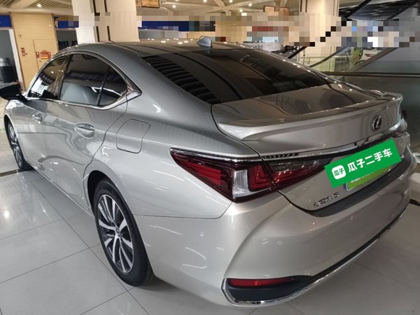 Lexus ES 2018, 98900 км, за 25349 USD