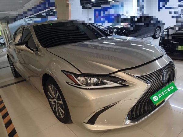 Lexus ES 2018, 98900 км, за 25349 USD