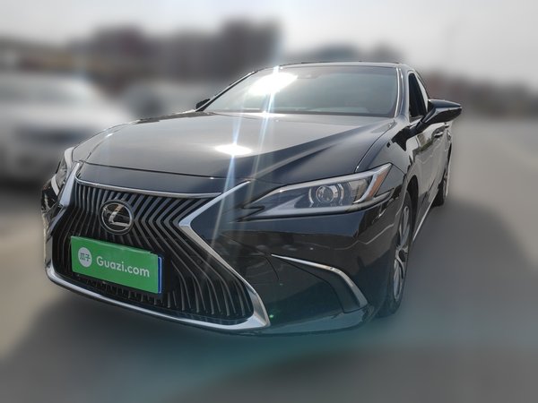 Lexus ES · 2020 год