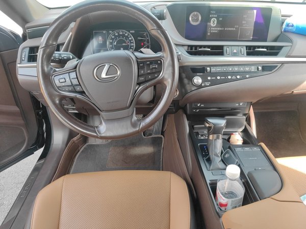 Lexus ES 2020, 138900 км, за 23472 USD - фото 9