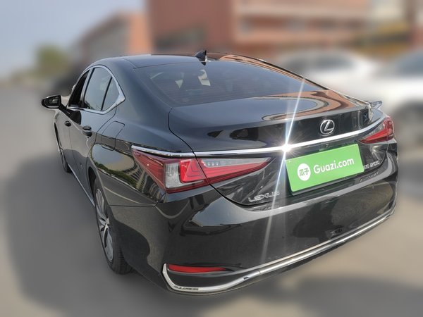 Lexus ES 2020, 138900 км, за 23472 USD